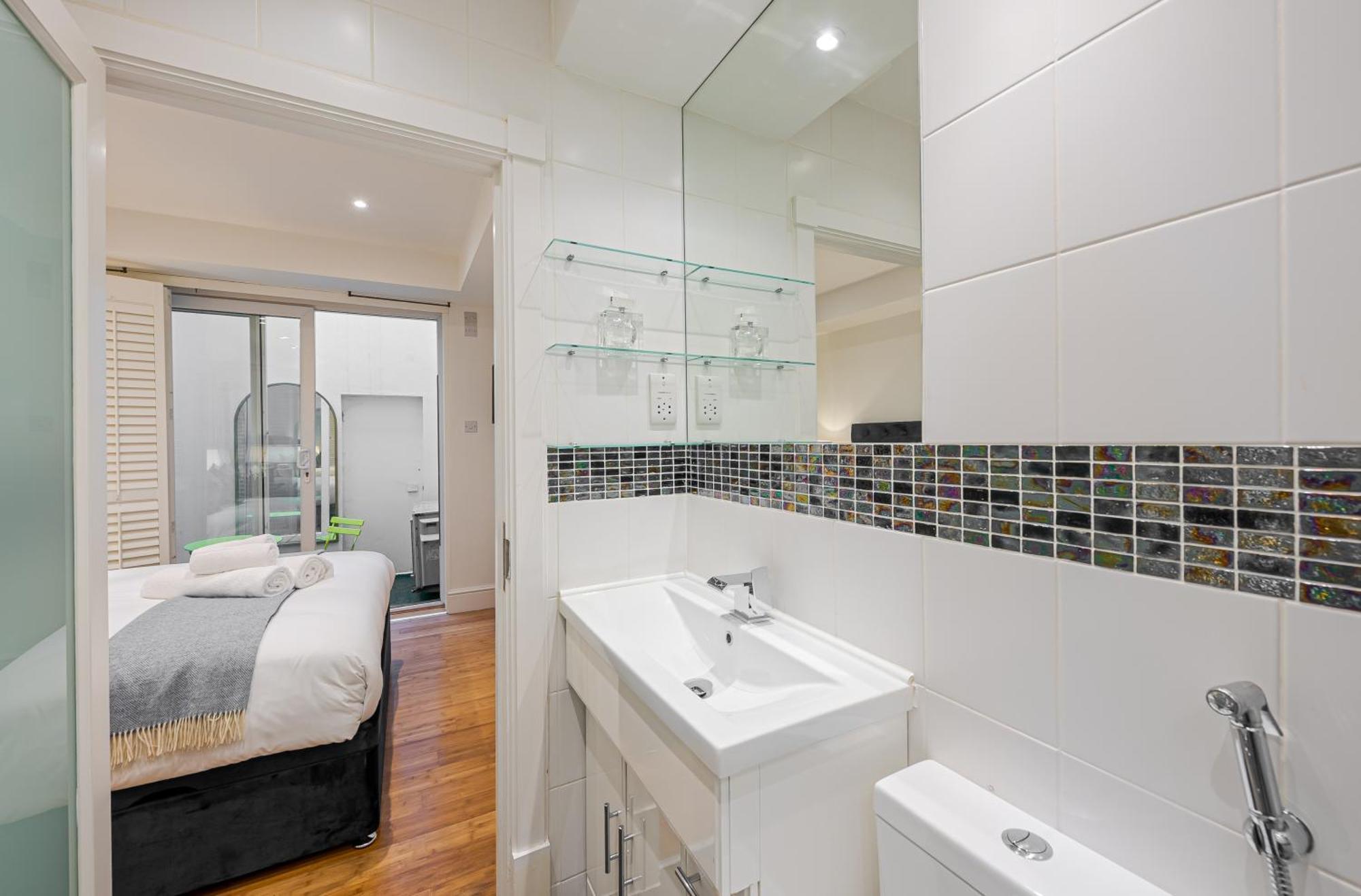 Chic Belgravia Hideaway With Private Patio 10 Mins To Harrods Лондон Экстерьер фото