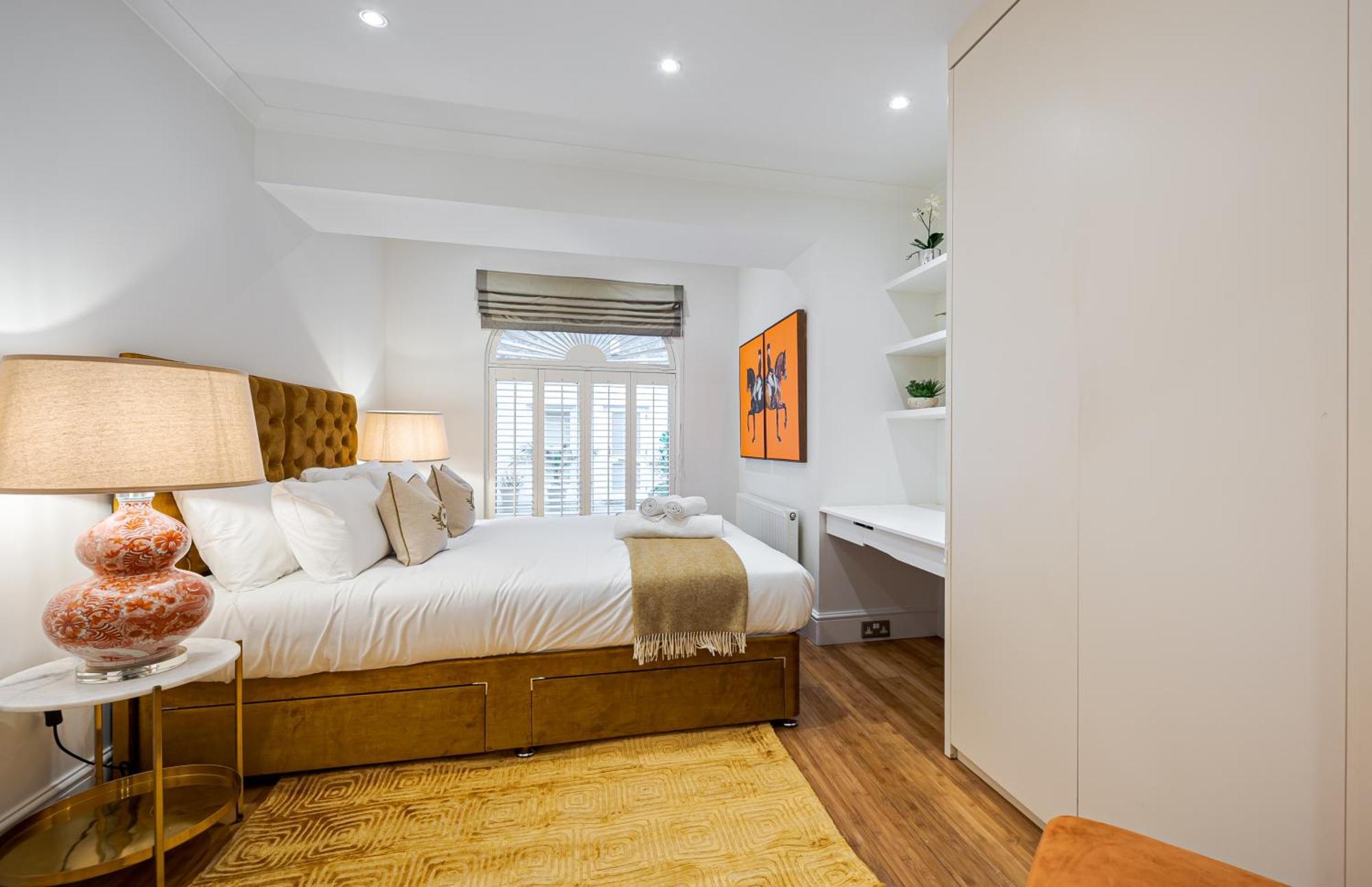 Chic Belgravia Hideaway With Private Patio 10 Mins To Harrods Лондон Экстерьер фото
