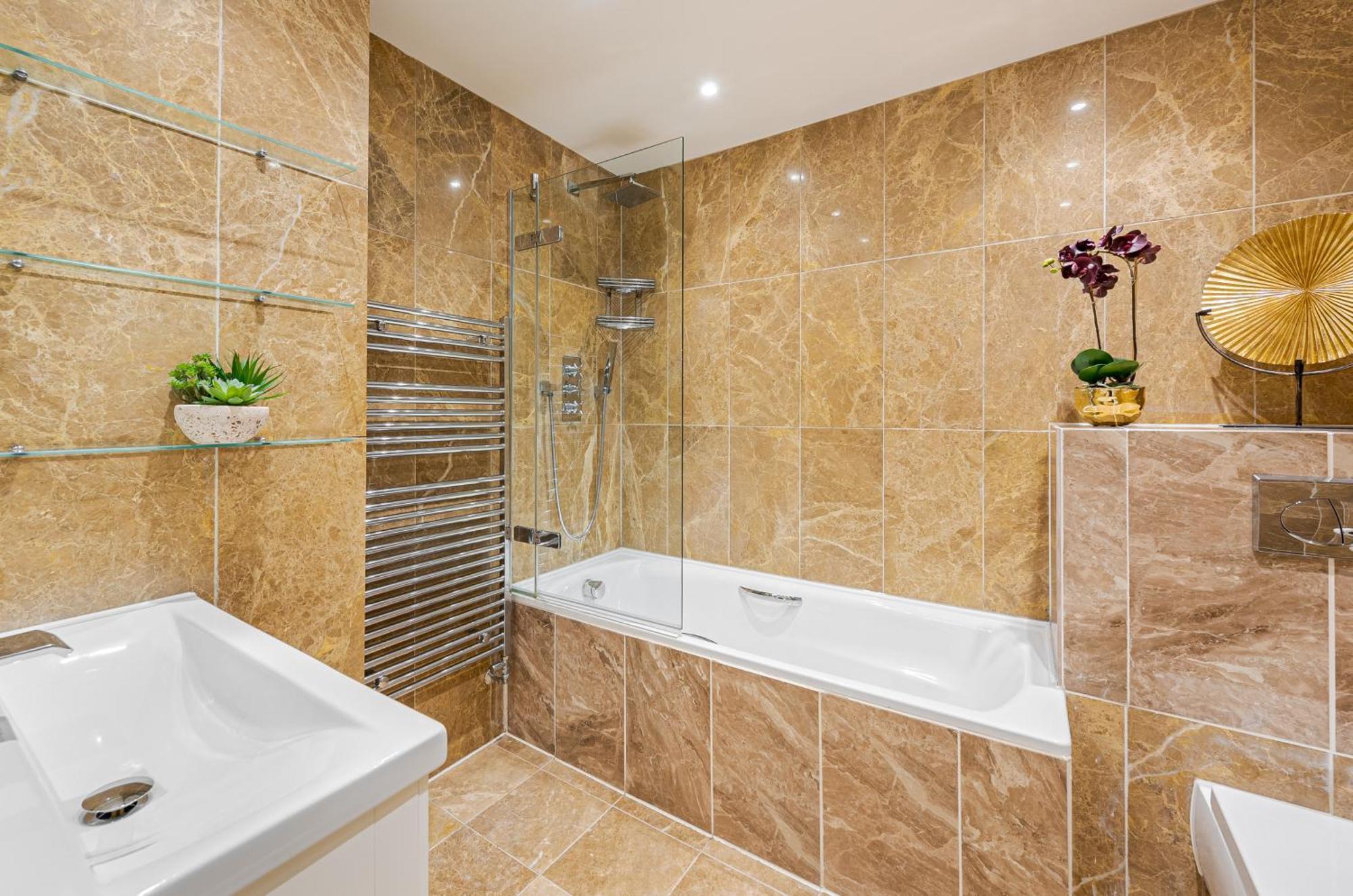 Chic Belgravia Hideaway With Private Patio 10 Mins To Harrods Лондон Экстерьер фото